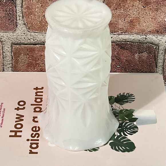 Vintage Milk Glass Bud Vase White Ruffled Fire King Interior Decor Home Accent - Picture 15 of 16